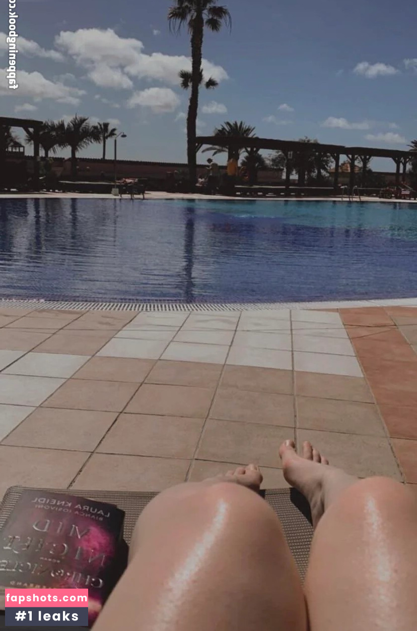 Nadine von relaxASMR gallery photo #6