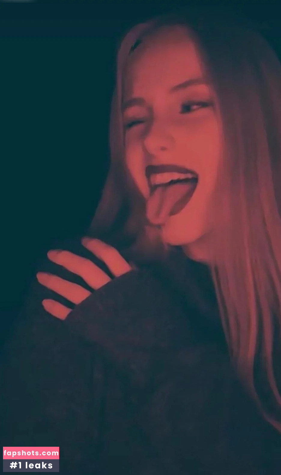 Nadine von relaxASMR gallery photo #8