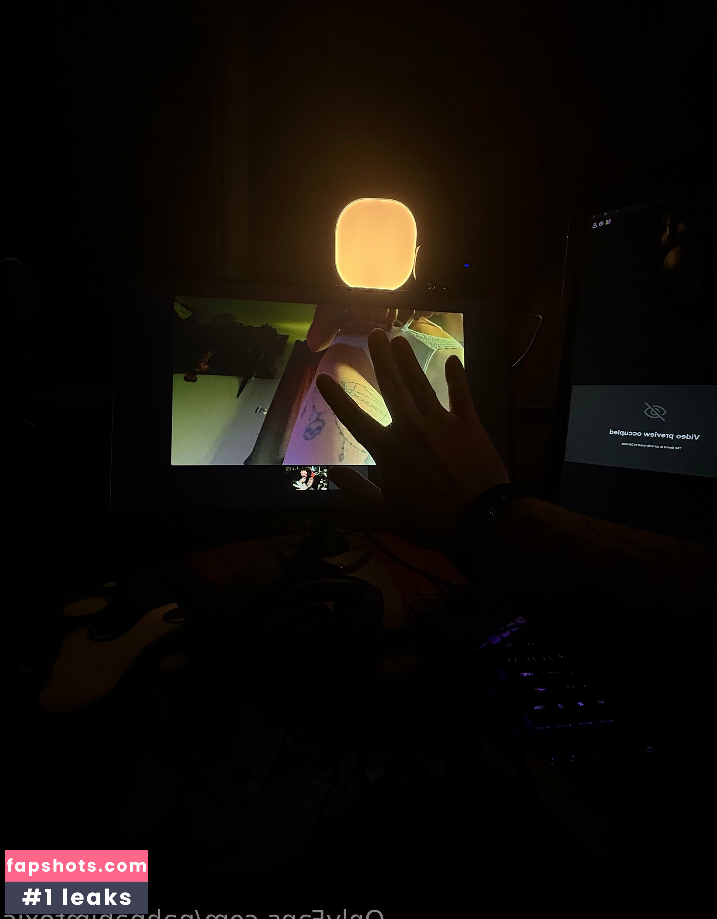 nahnahimtoxic nude babe gallery