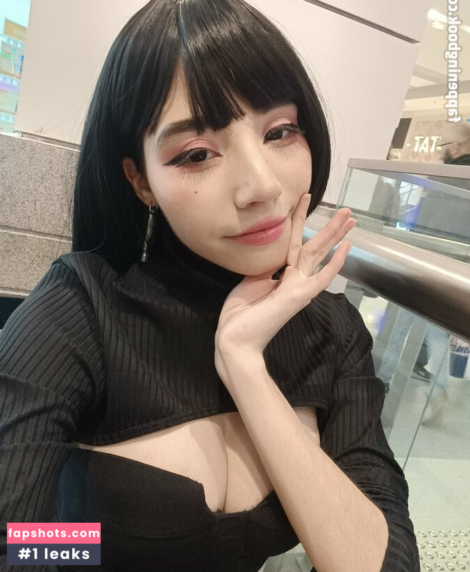 Nana Kondo gallery photo #20