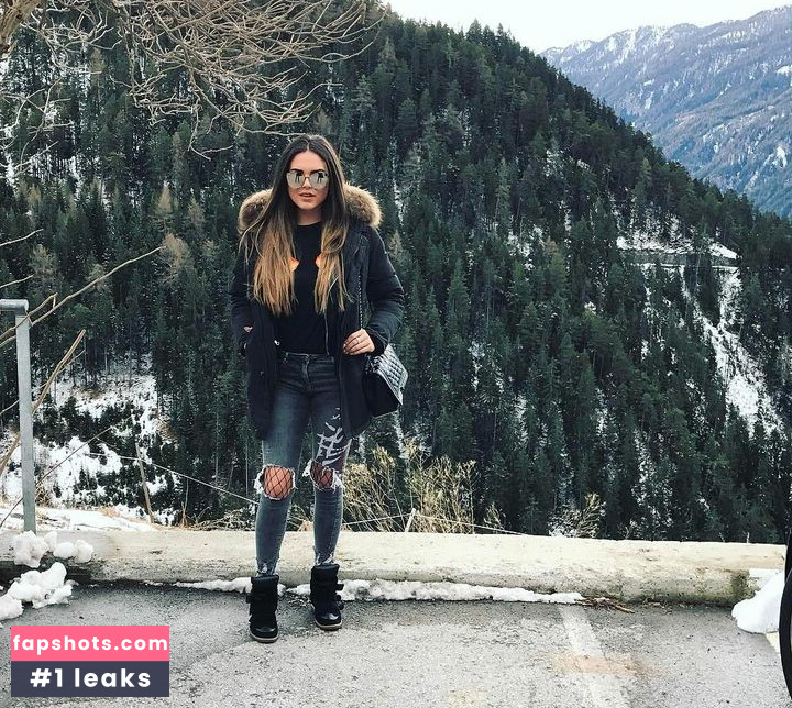 Nana Van Veghel gallery photo #17