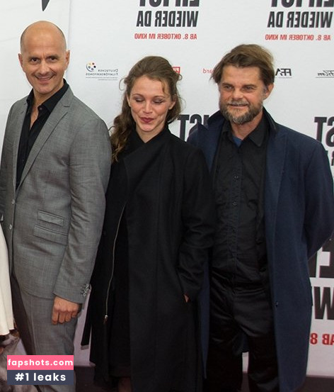 Nancy Maria Bruening nude babe gallery