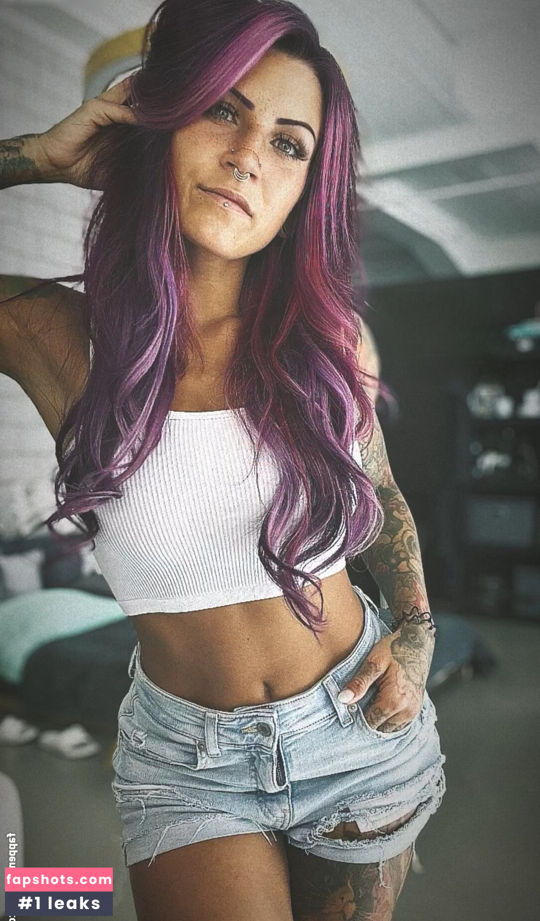 Nancy Mietzi nude babe gallery