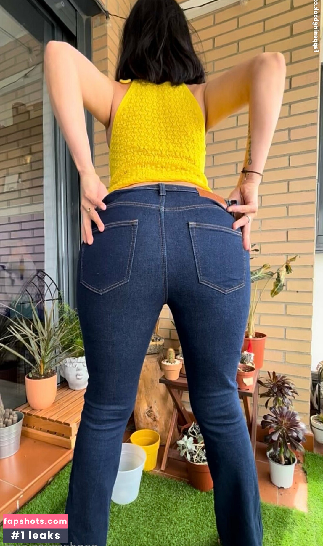 Nanda Reyes gallery photo #12