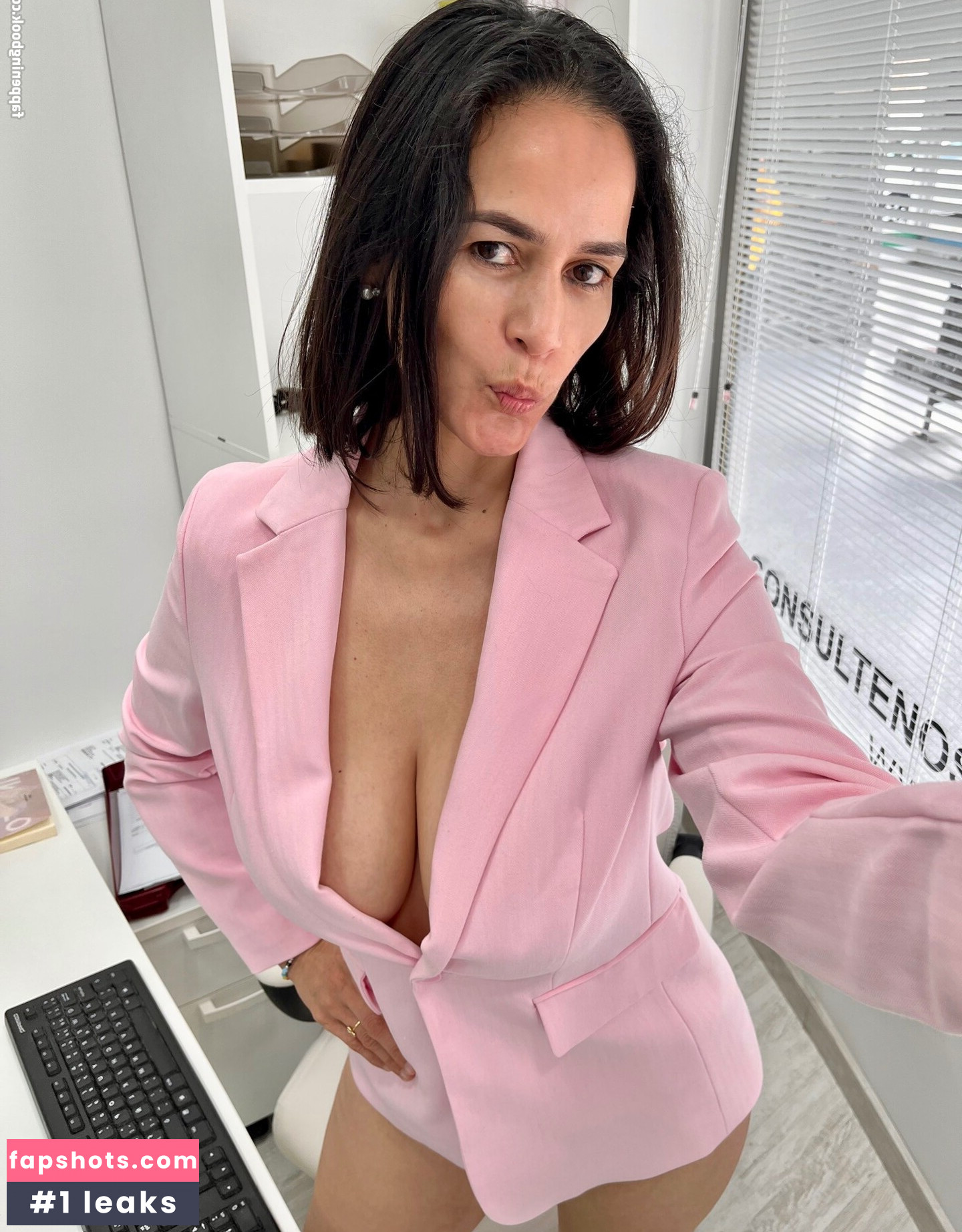 Nanda Reyes gallery photo #147