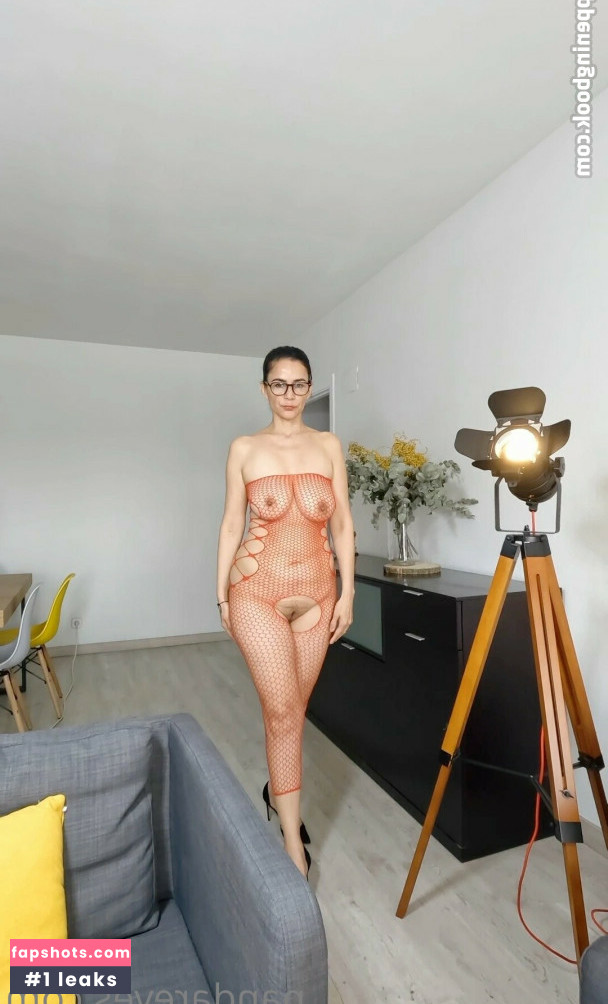 Nanda Reyes gallery photo #176