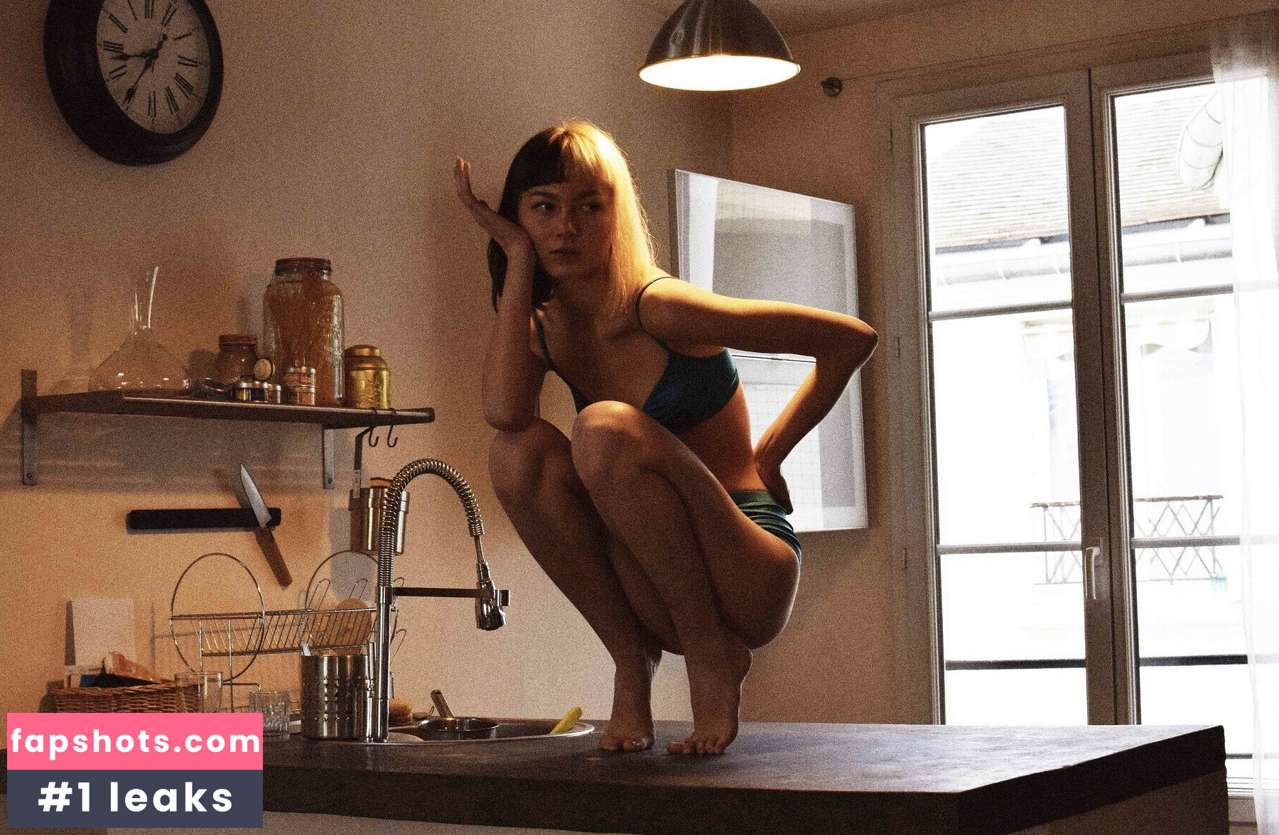 Naomi Chau gallery photo #3