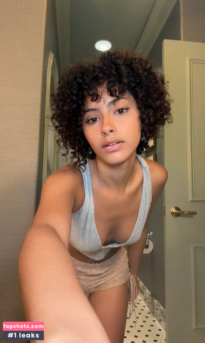 Naomi Daze gallery photo #3