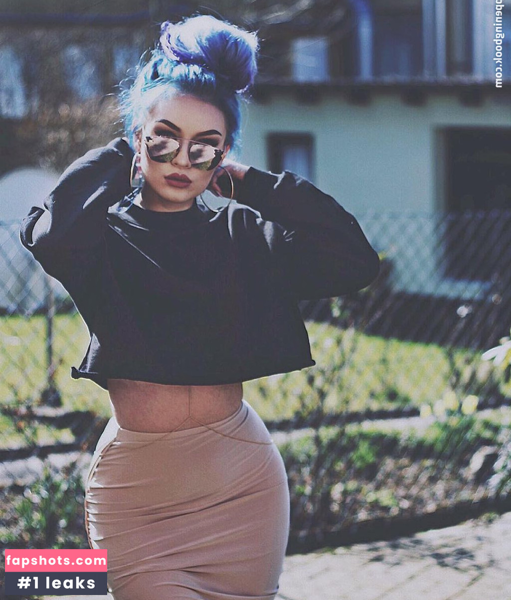 Naomi Jonzeck gallery photo #4