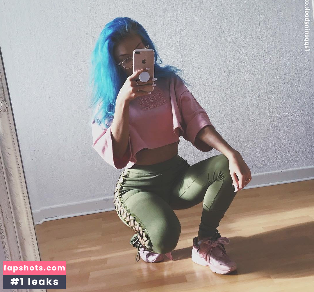 Naomi Jonzeck gallery photo #5