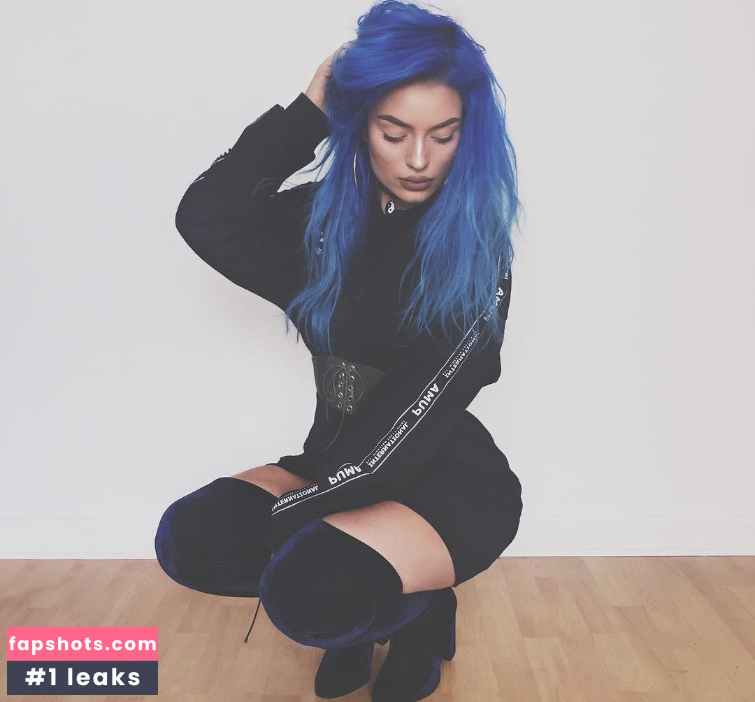 Naomi Jonzeck gallery photo #7