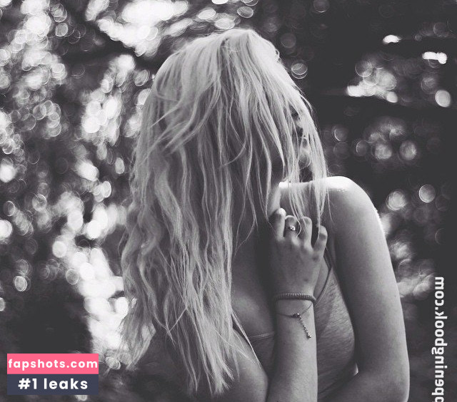 Naomi Jonzeck gallery photo #8