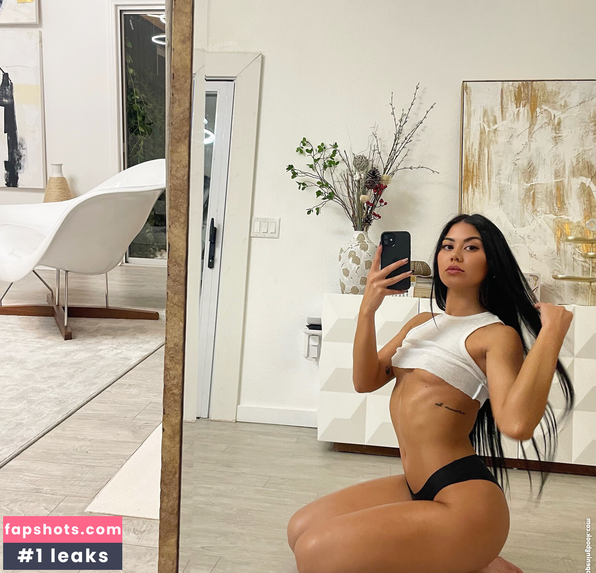 Naomi Lynn gallery photo #5