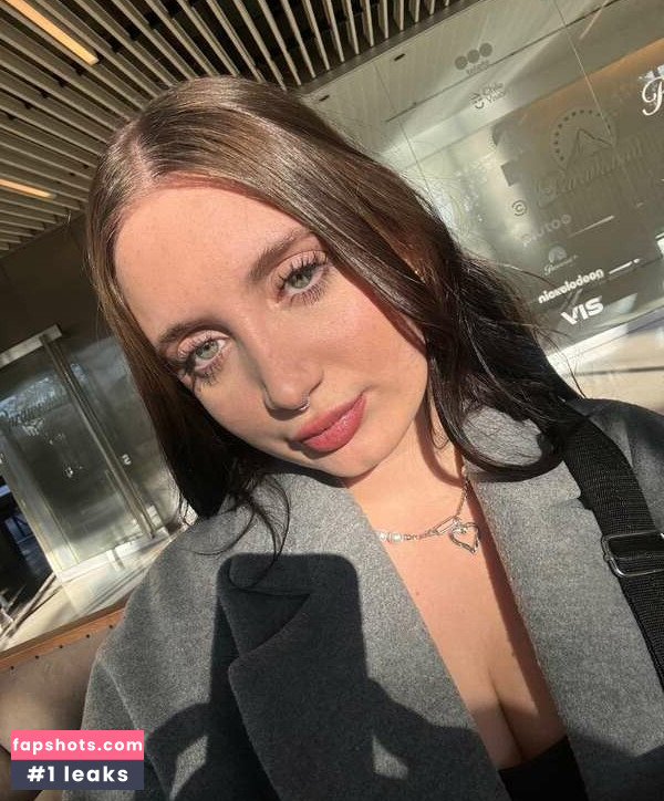 Naomi Nyke gallery photo #11