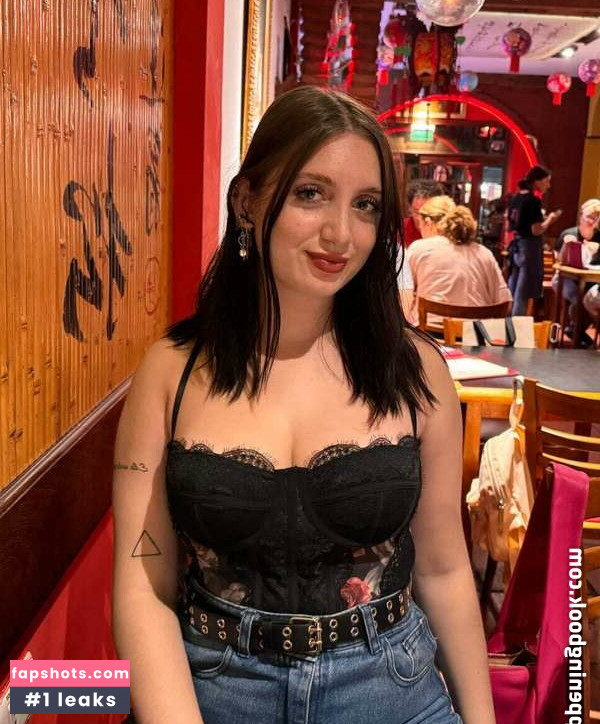 Naomi Nyke gallery photo #18