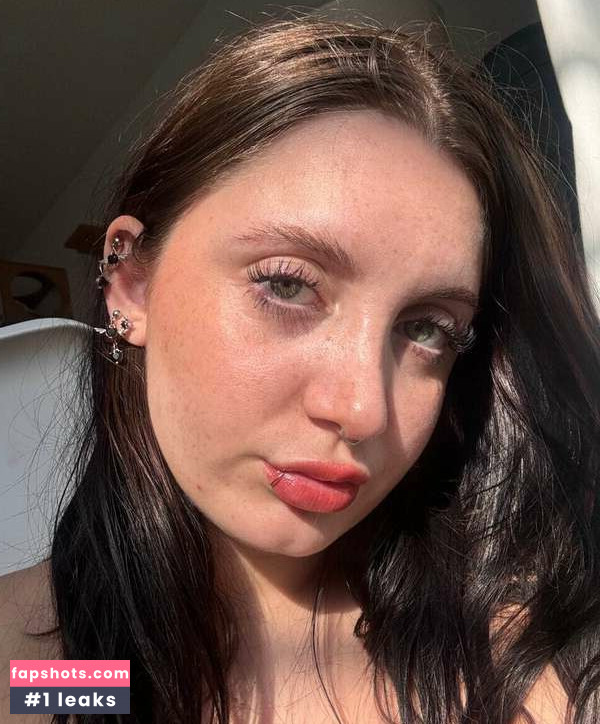 Naomi Nyke gallery photo #19