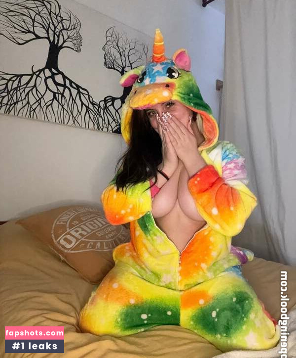 Naomi Nyke gallery photo #24