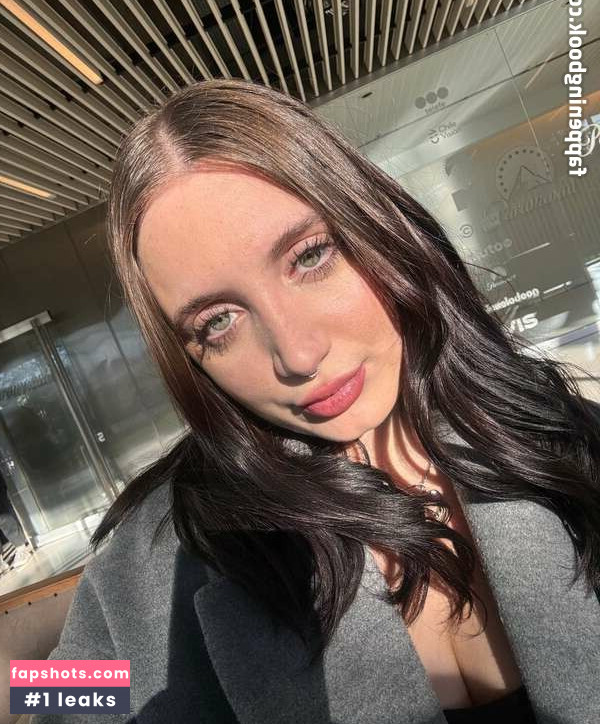 Naomi Nyke gallery photo #29