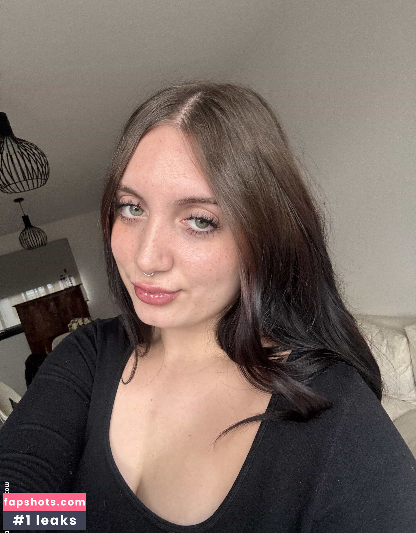 Naomi Nyke gallery photo #33