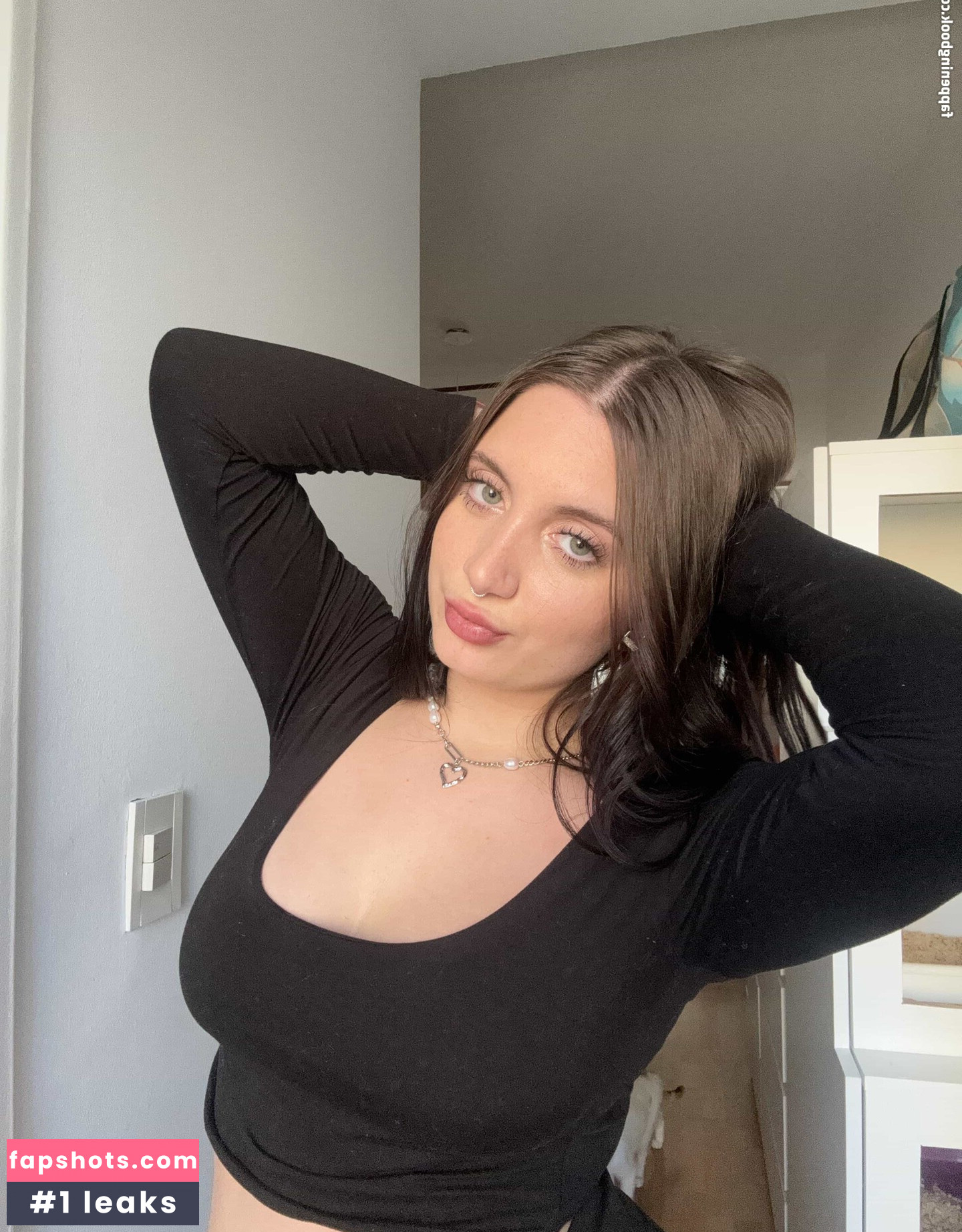 Naomi Nyke gallery photo #41