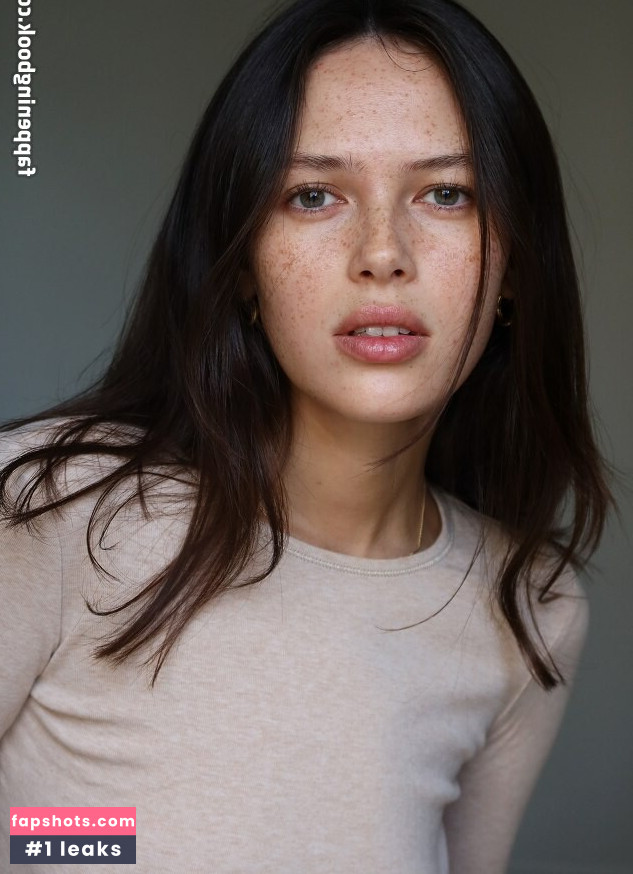 Naomi Stevens gallery photo #11