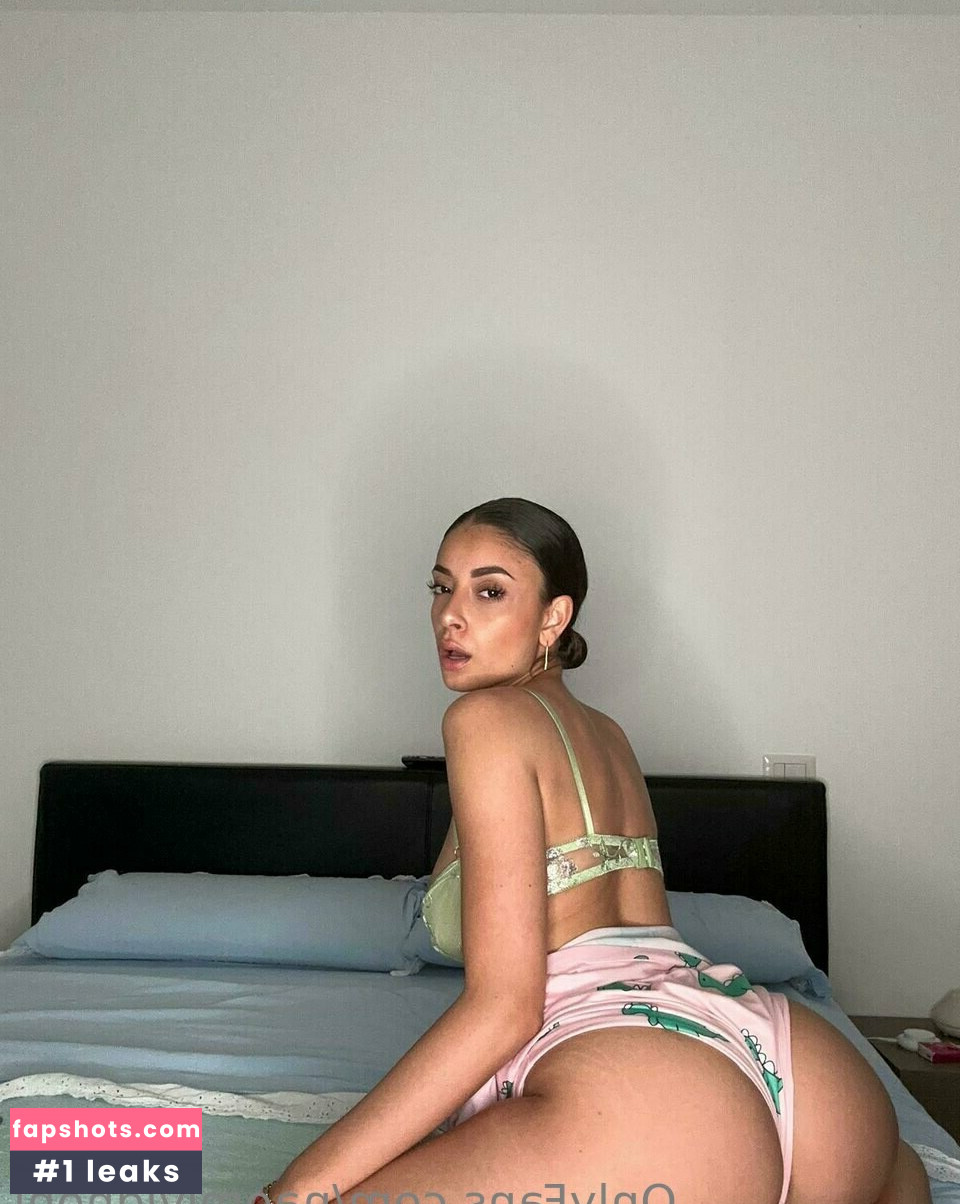 Naomi Vignomi gallery photo #11