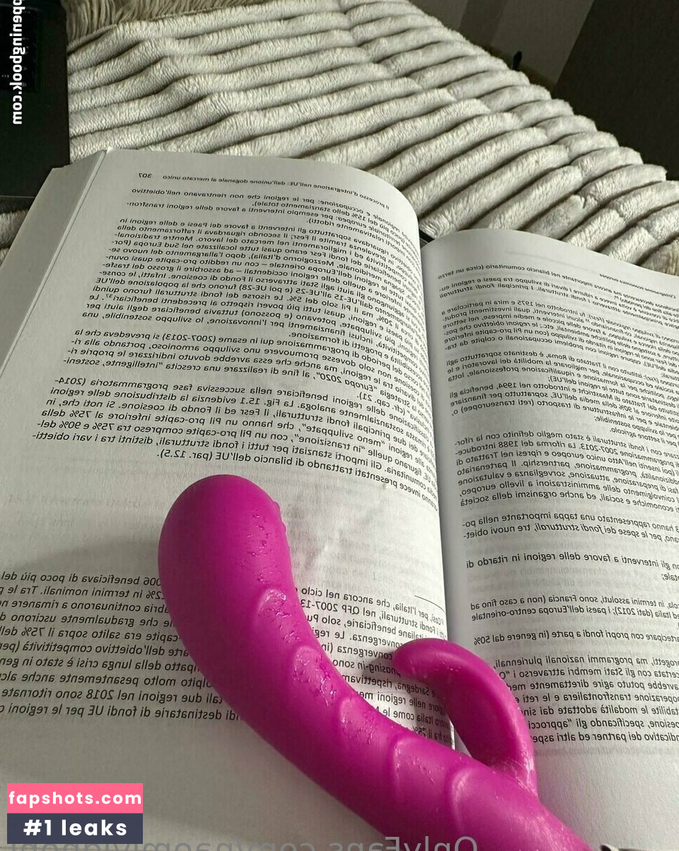 Naomi Vignomi gallery photo #32