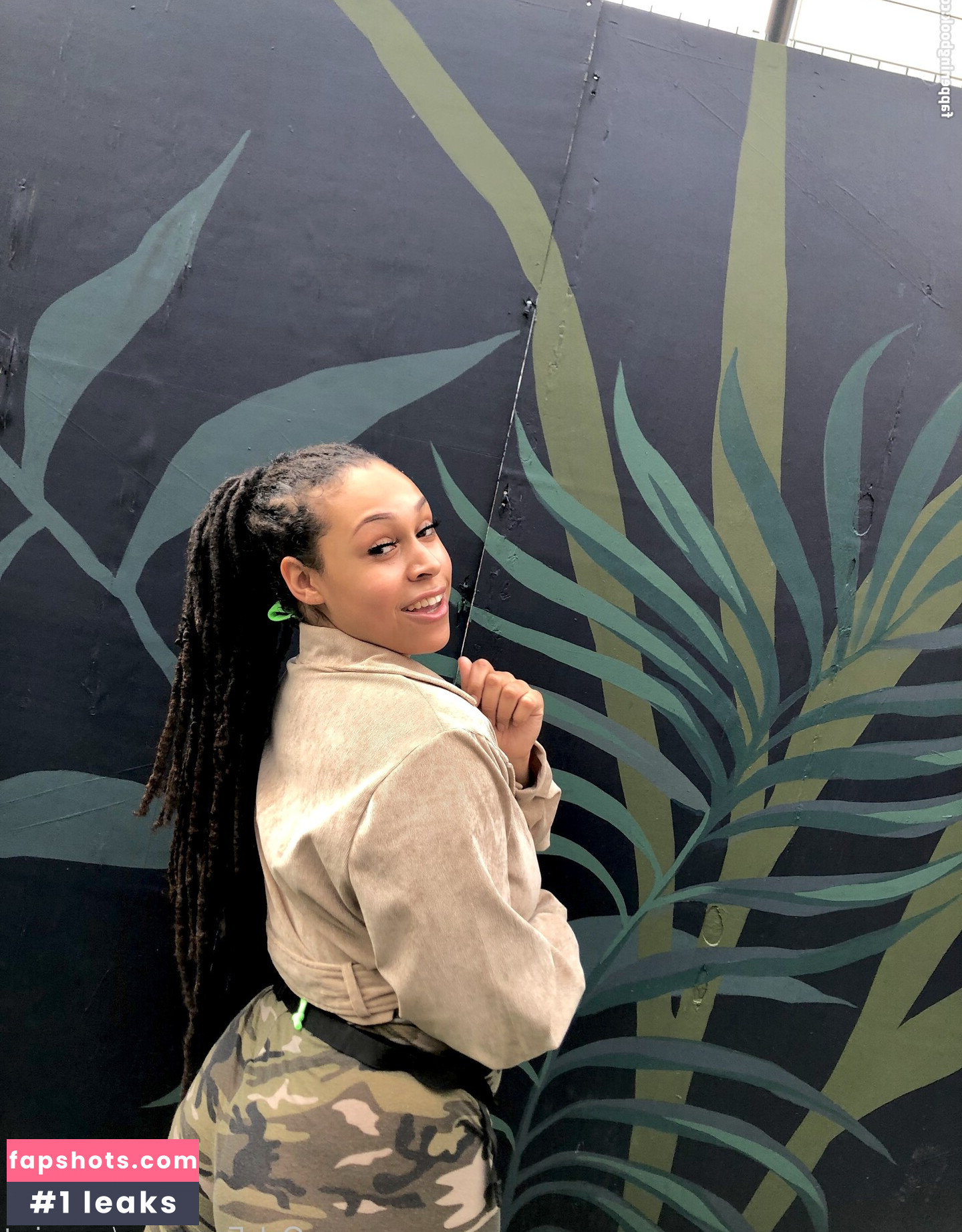 Naomimt gallery photo #2