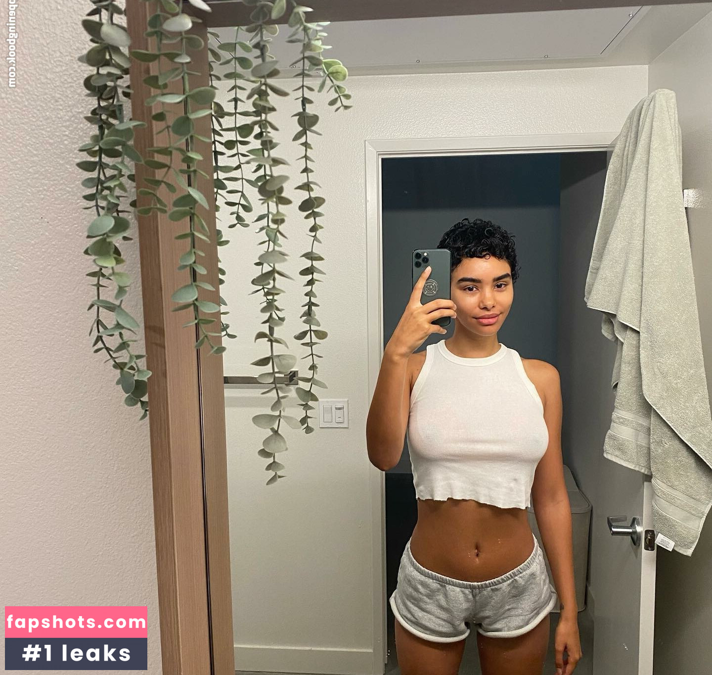 Naressa Valdez nude babe gallery