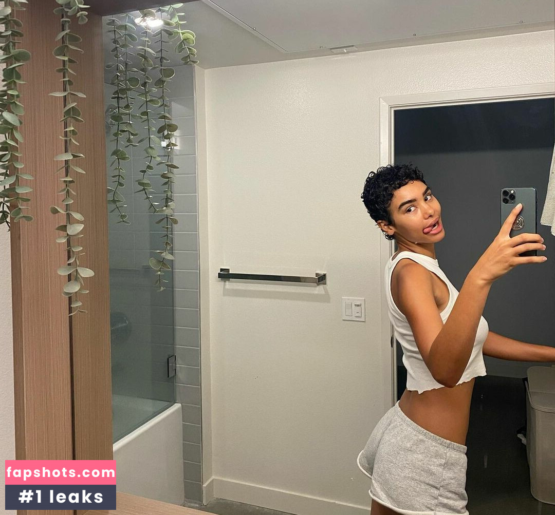 Naressa Valdez gallery photo #8