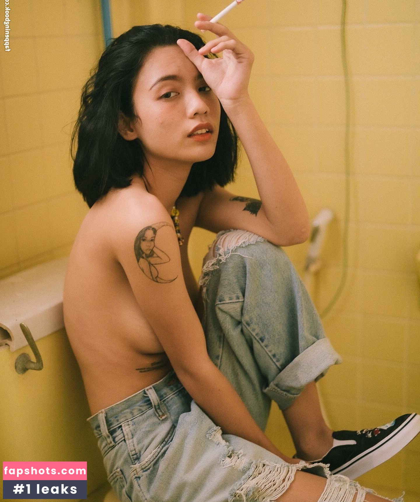 Narumol Yamklud gallery photo #2