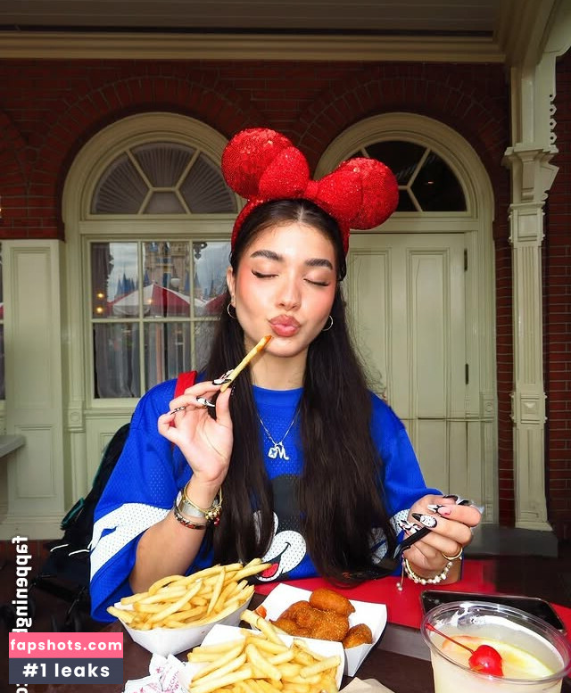 Natalia Estrada gallery photo #4