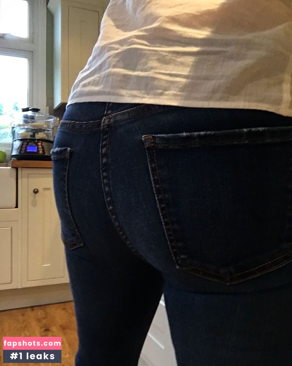 Natalie Cassidy gallery photo #8