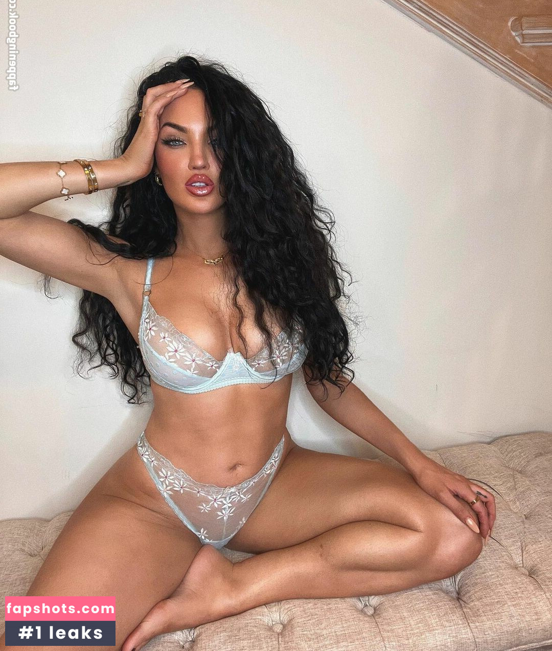 Natalie Halcro gallery photo #2