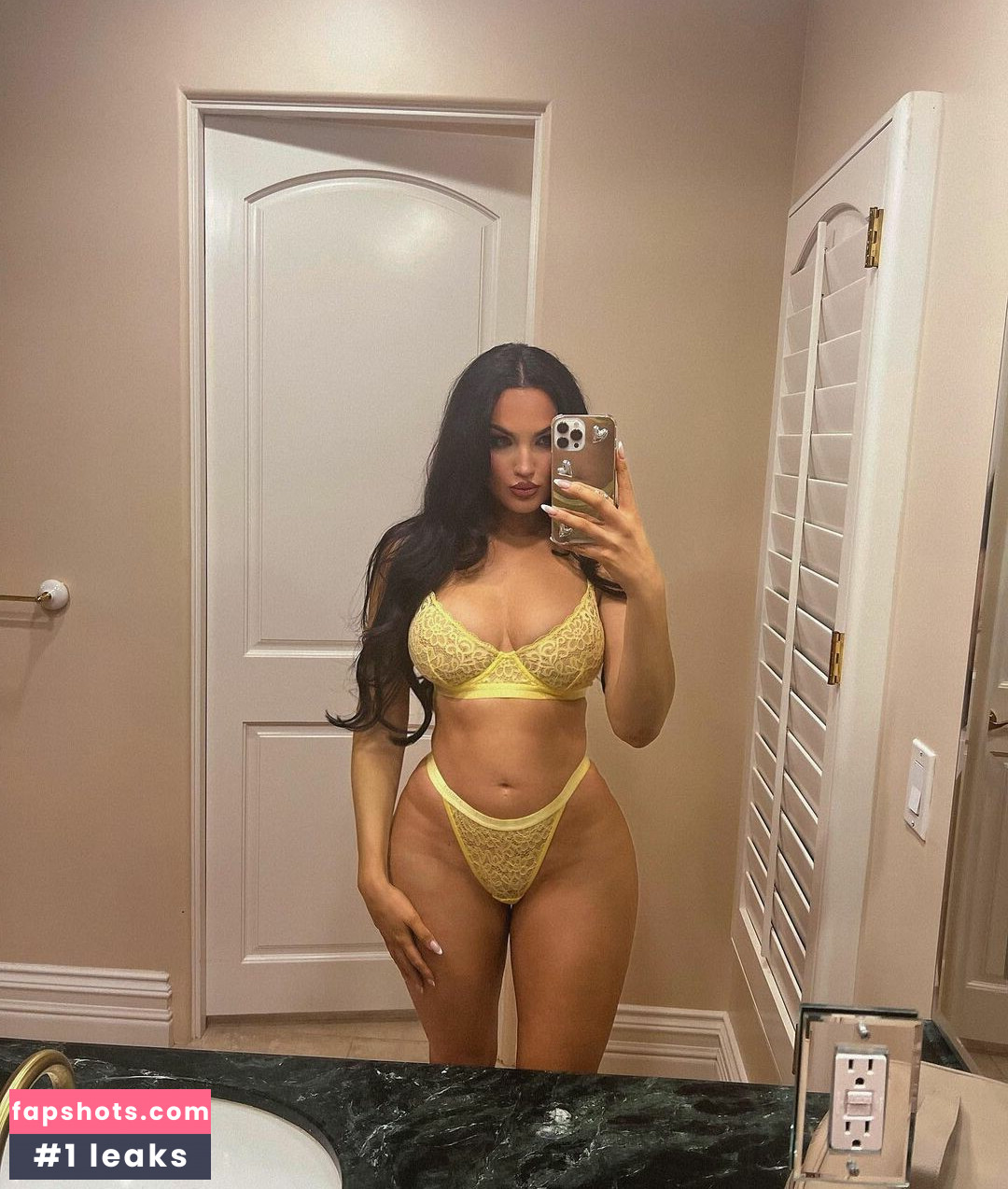 Natalie Halcro gallery photo #4