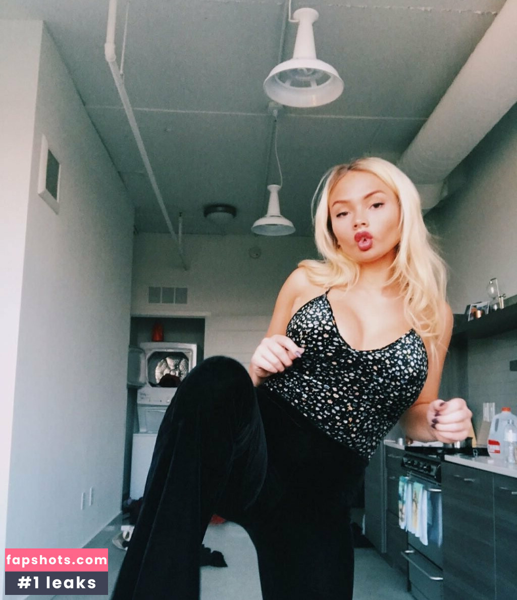 Natalie Lind gallery photo #7