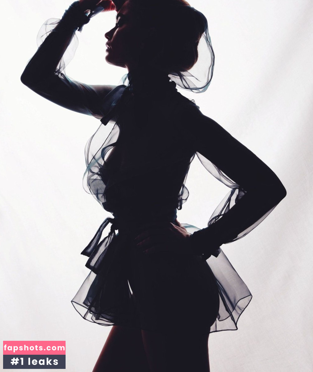 Natalie Morris gallery photo #2