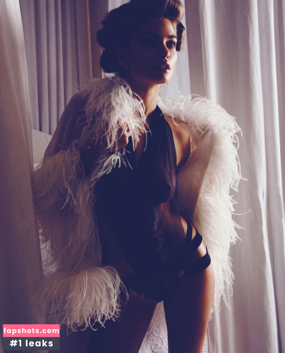 Natalie Morris gallery photo #3