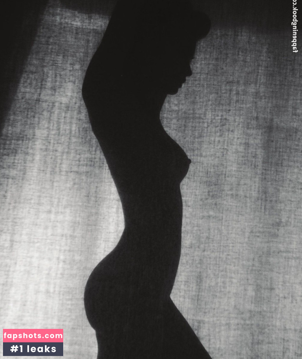 Natalie Morris gallery photo #9