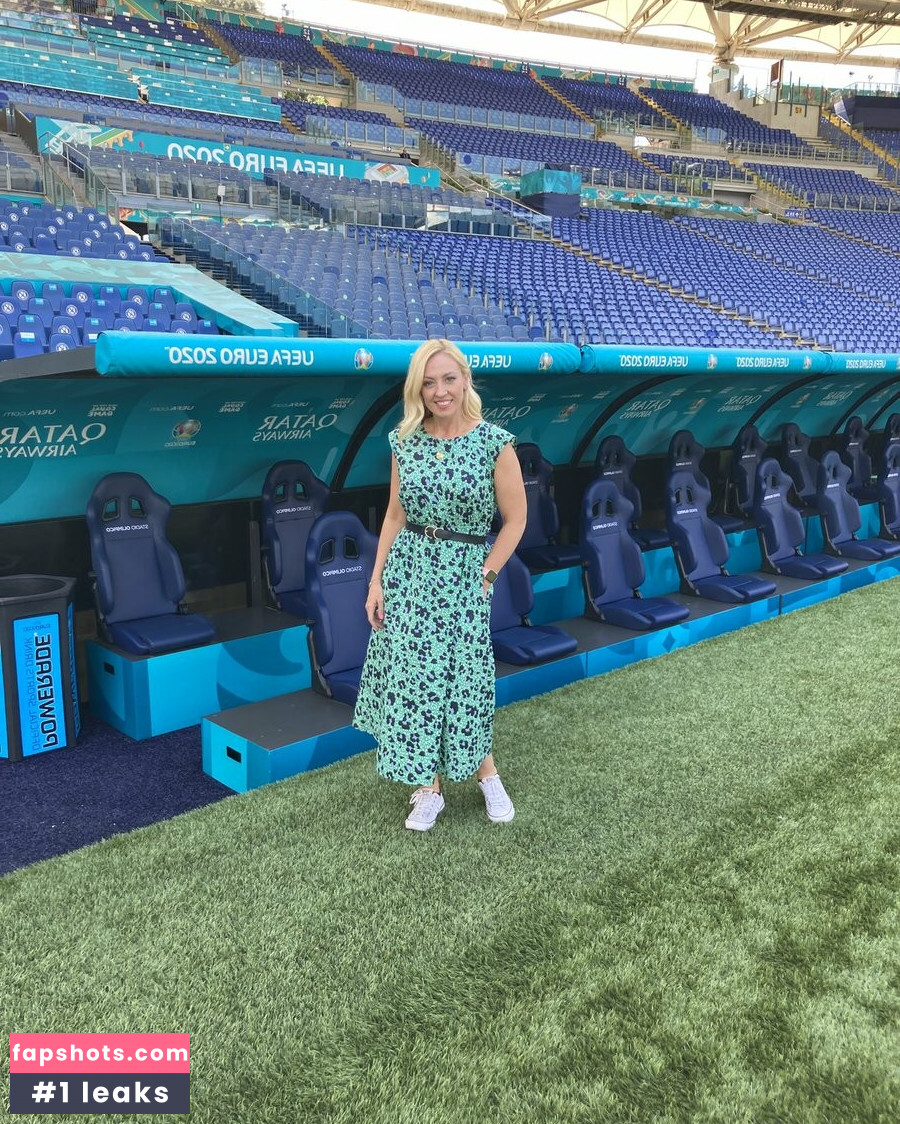 Natalie Pirks nude babe gallery