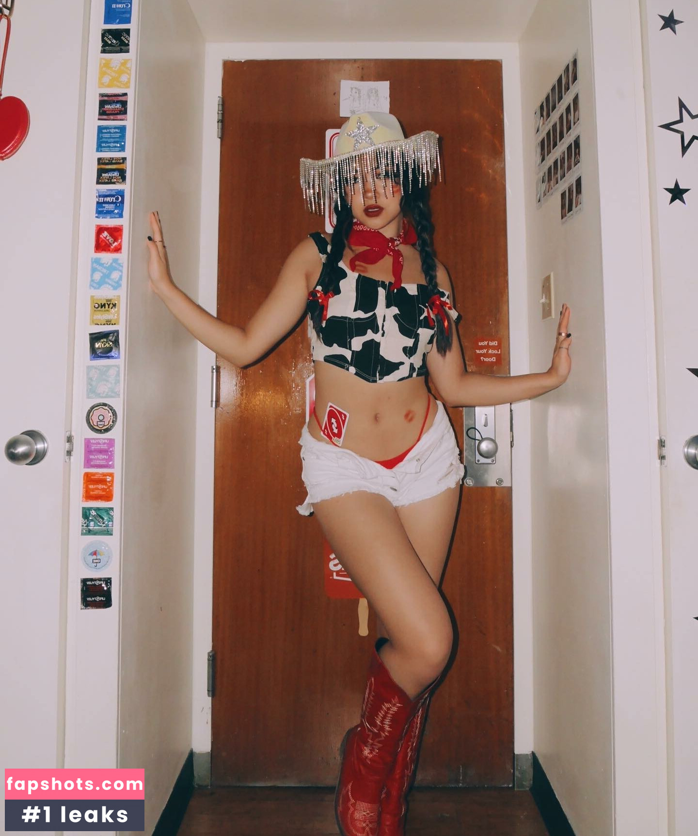 Natalie Tran gallery photo #15