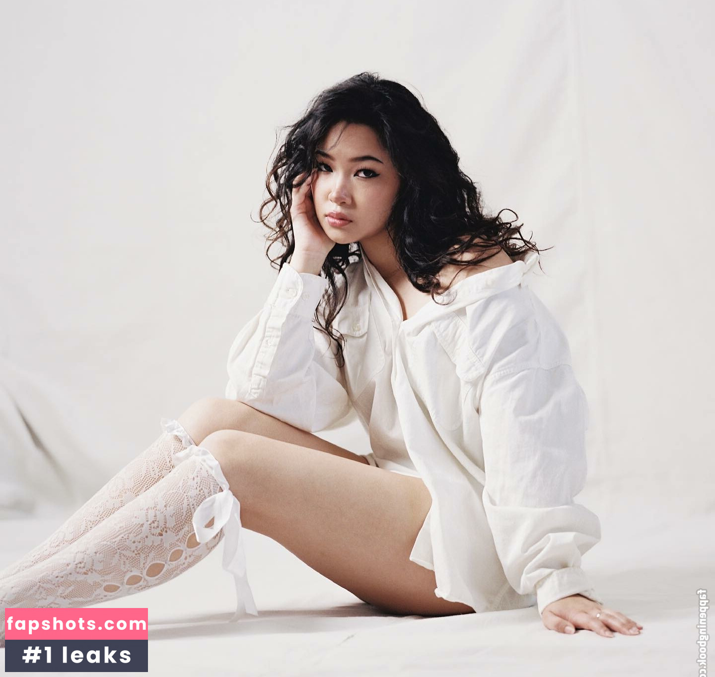 Natalie Tran gallery photo #40