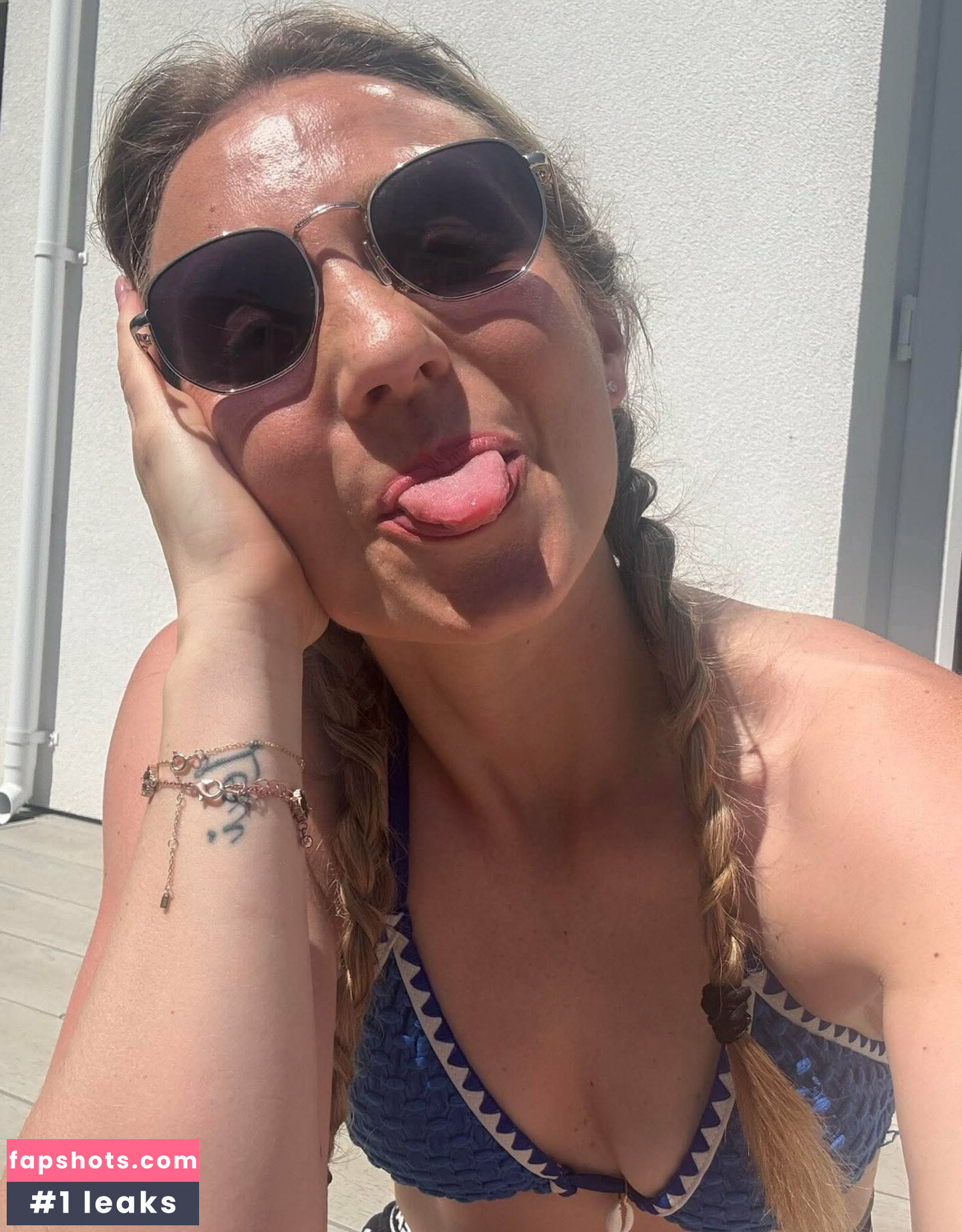 NatalieHanby gallery photo #3