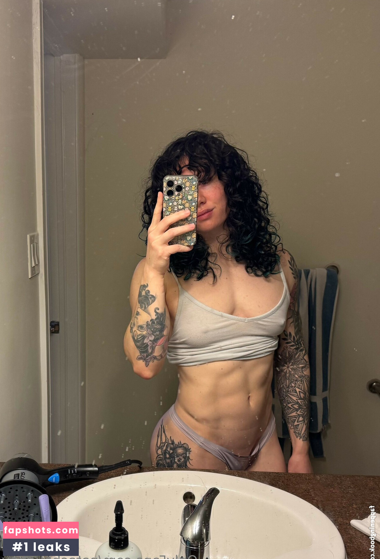 Natasha Aughey gallery photo #4