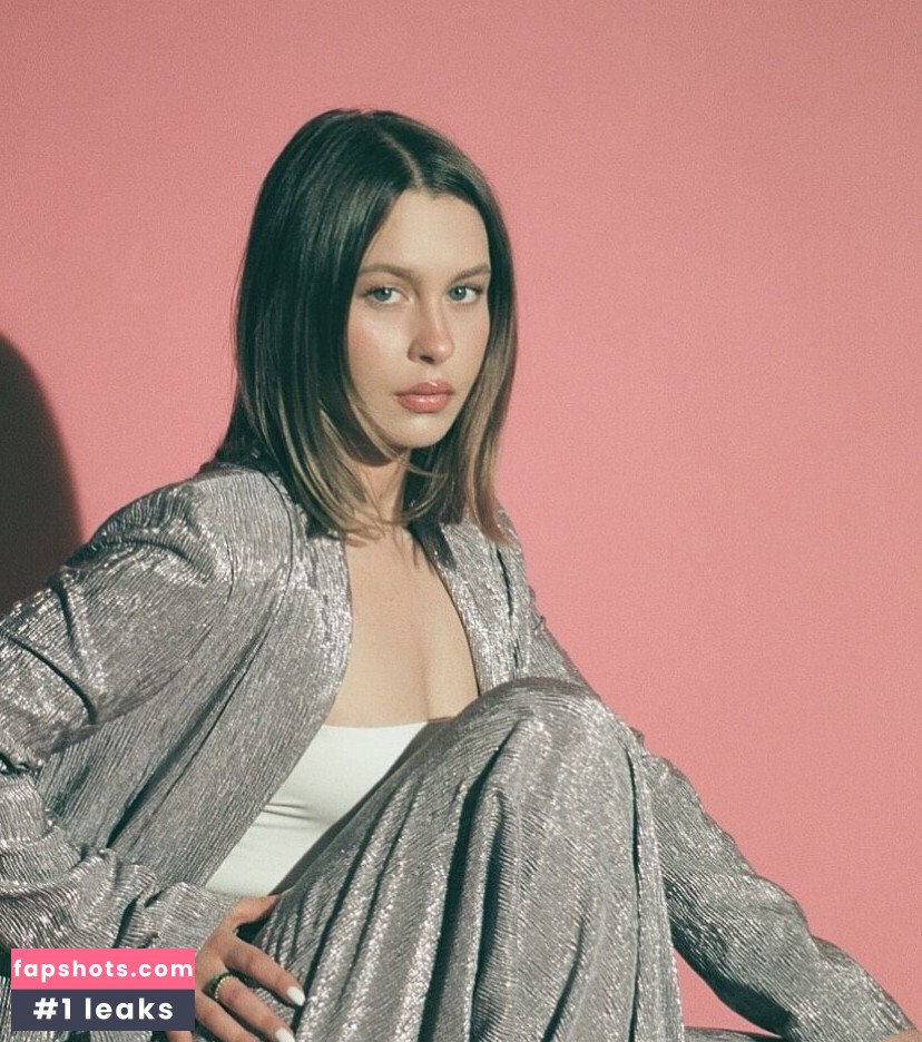 Natasha Bure nude babe gallery