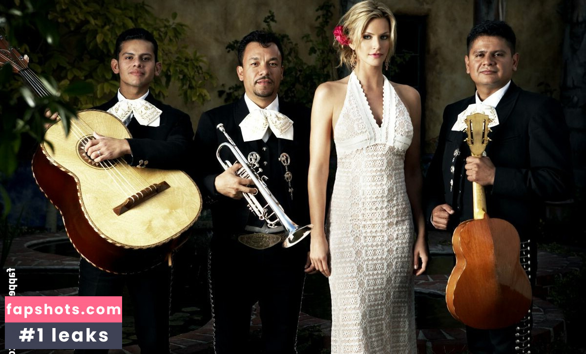 Natasha Henstridge gallery photo #31