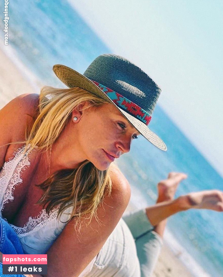 Natasha Henstridge gallery photo #50