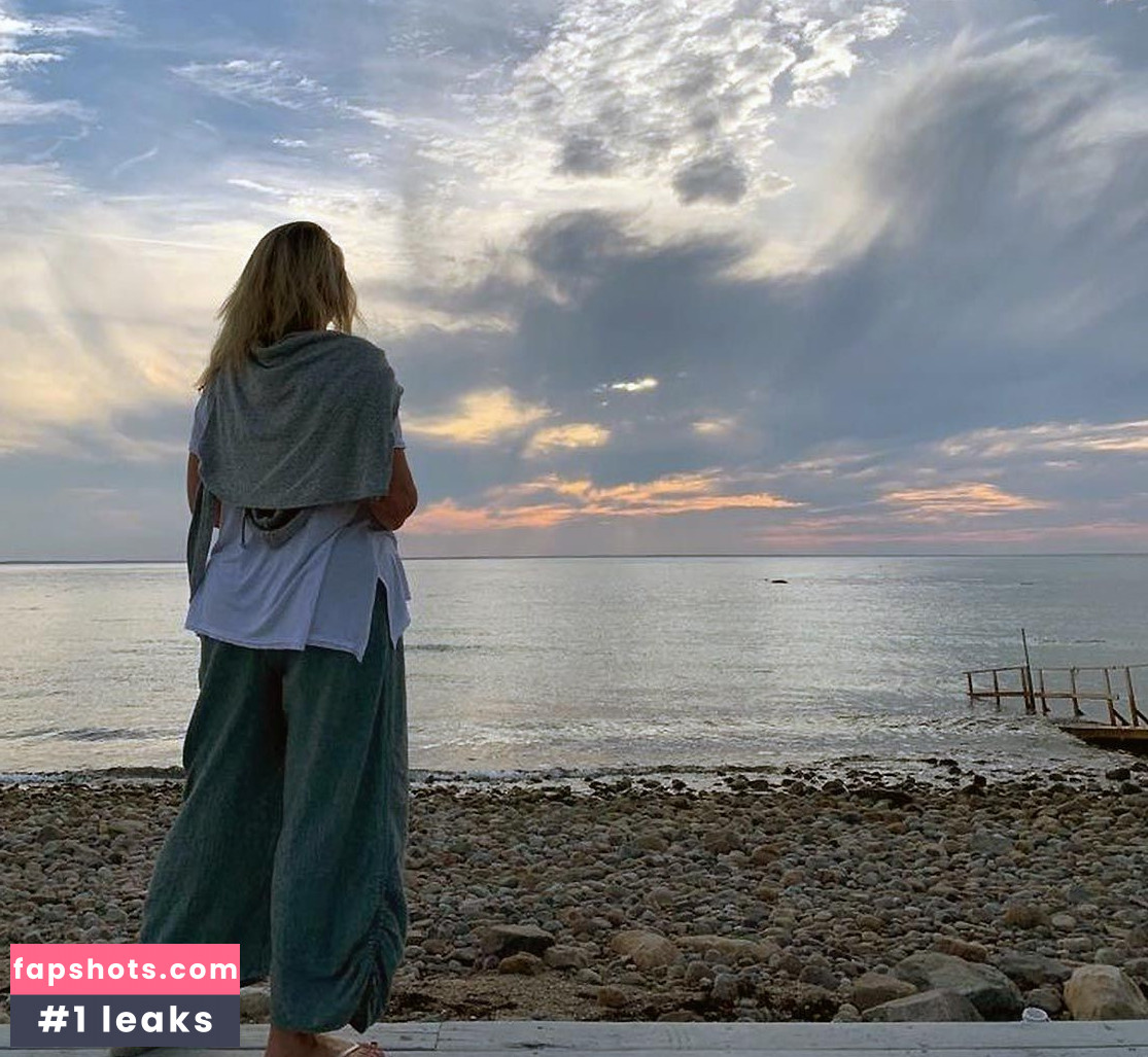 Natasha Henstridge gallery photo #62