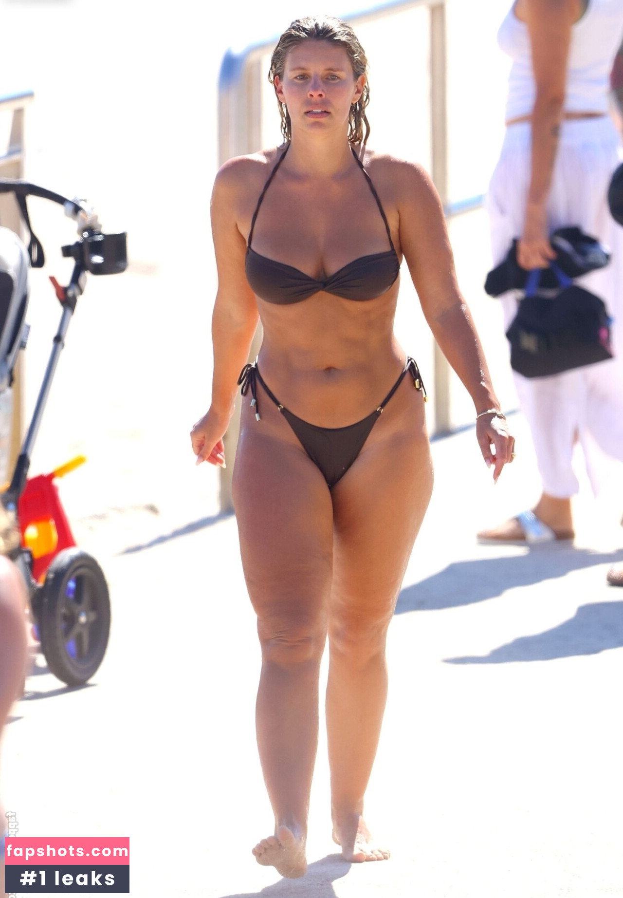 Natasha Oakley gallery photo #129