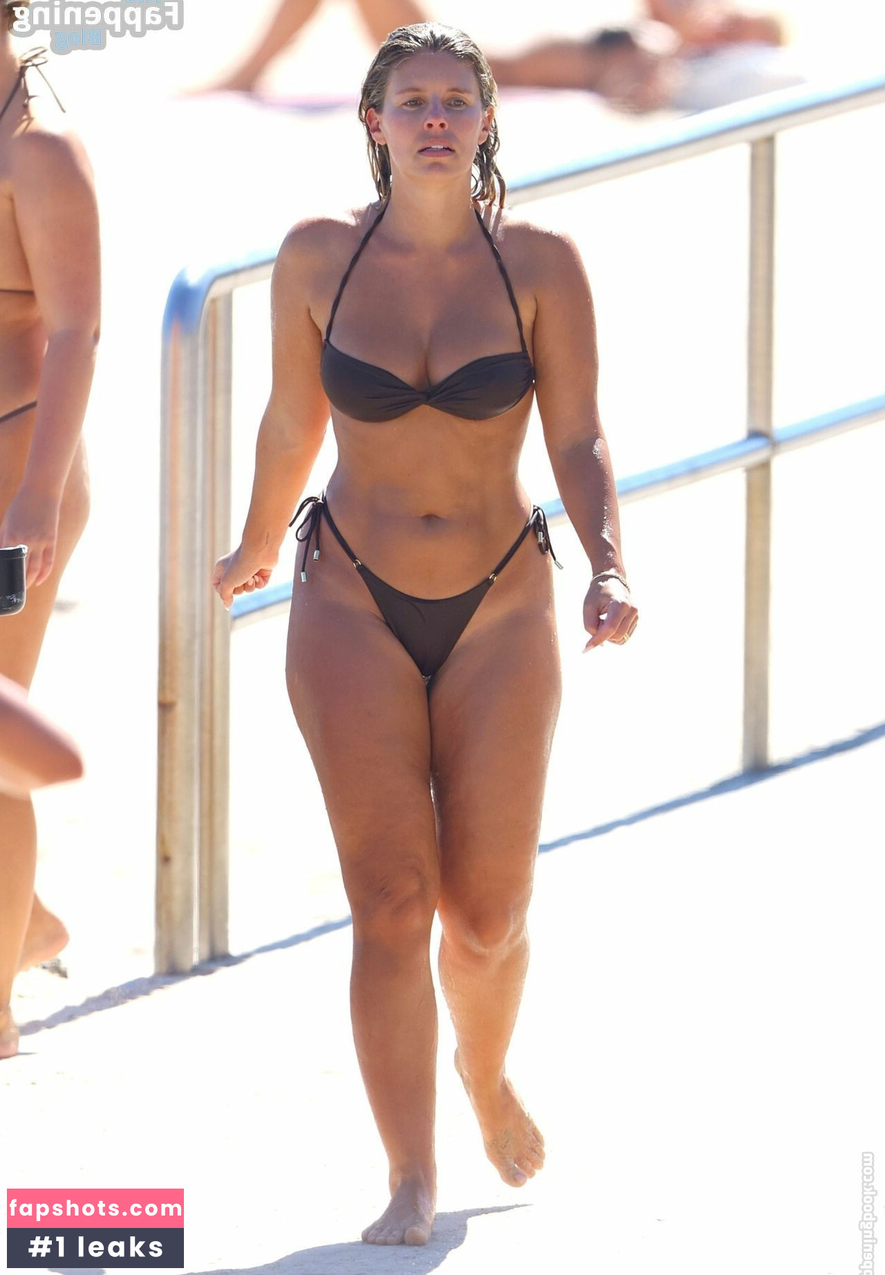 Natasha Oakley gallery photo #187